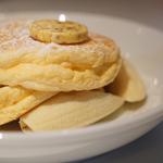 リコッタパンケーキ w/ フレッシュバナナ、 ハニーコームバター(bills　横浜赤レンガ倉庫)