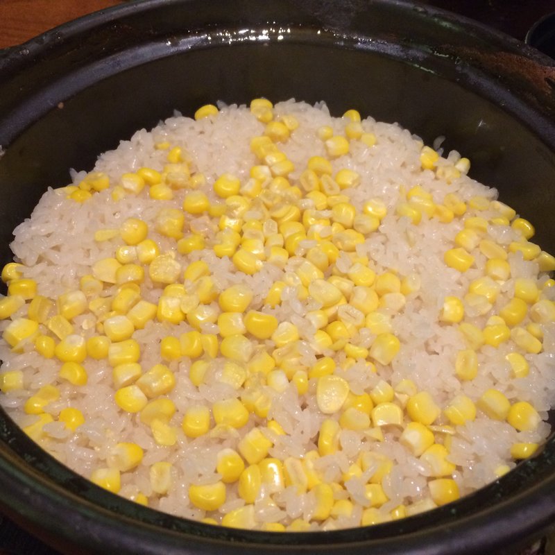とうもろこしの土鍋ご飯(新宿やさい 心菜)
