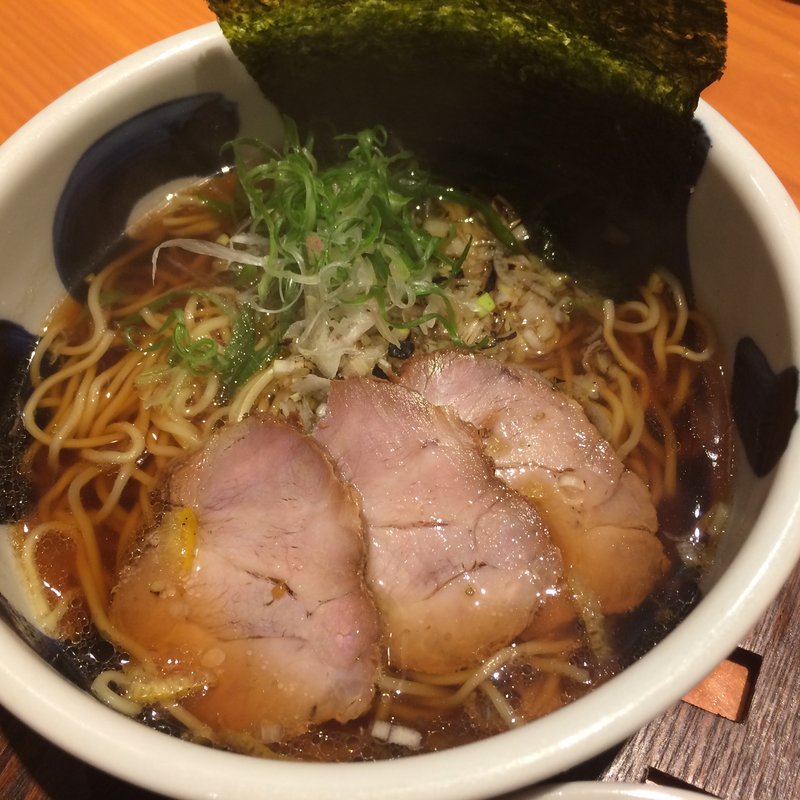 《おねぎや名物》葱正油ラーメン(おねぎや 新宿本店)