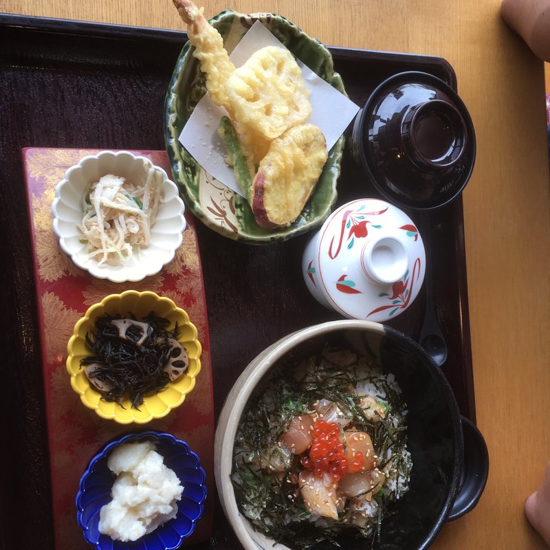 漁師丼御膳(漁師料理 かつら亭 蒲刈本店 （かつらてい）)