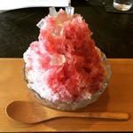 大阪・谷町六丁目で、トッピングのバラエティーに富んだかき氷が味わえる！