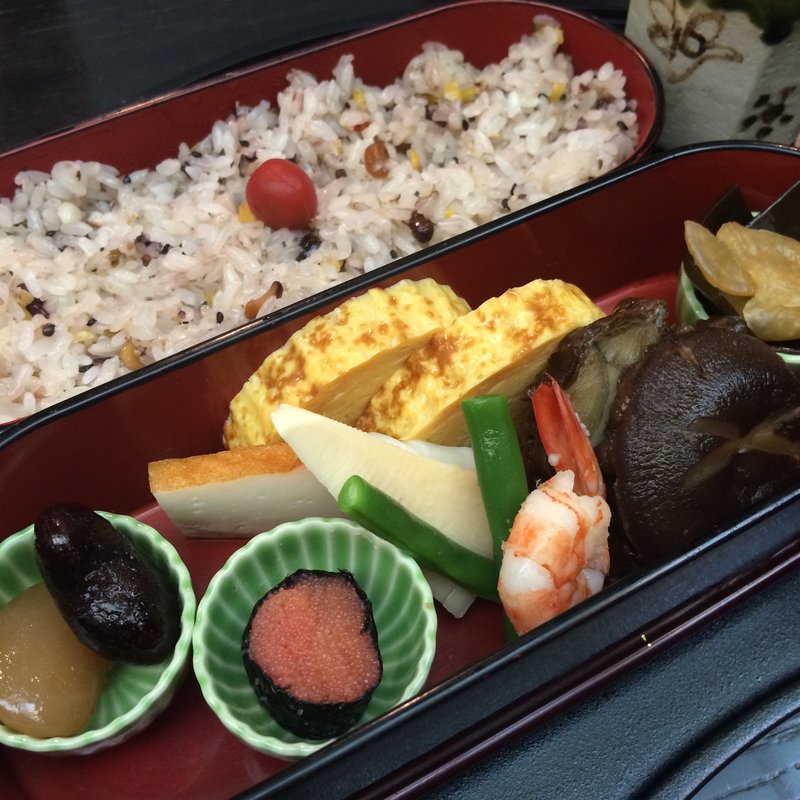 十穀おこわ弁当(（有）鹿乃子　本店)