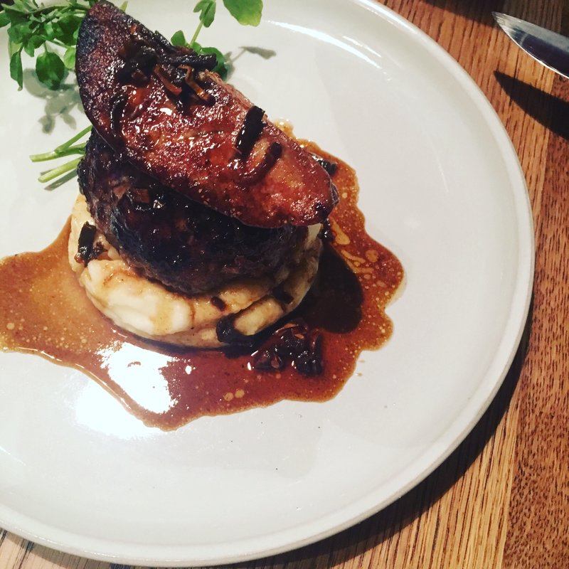 フォアグラが威張っちゃってるハンバーグ(ビストロ コンカ)