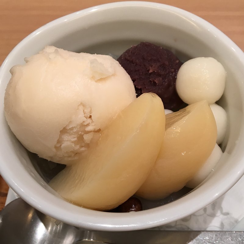 桃あんみつ(ナナズ・グリーンティ 丸ビル店)