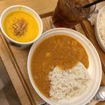玉葱と鶏肉のカレーとかぼちゃのスープセット