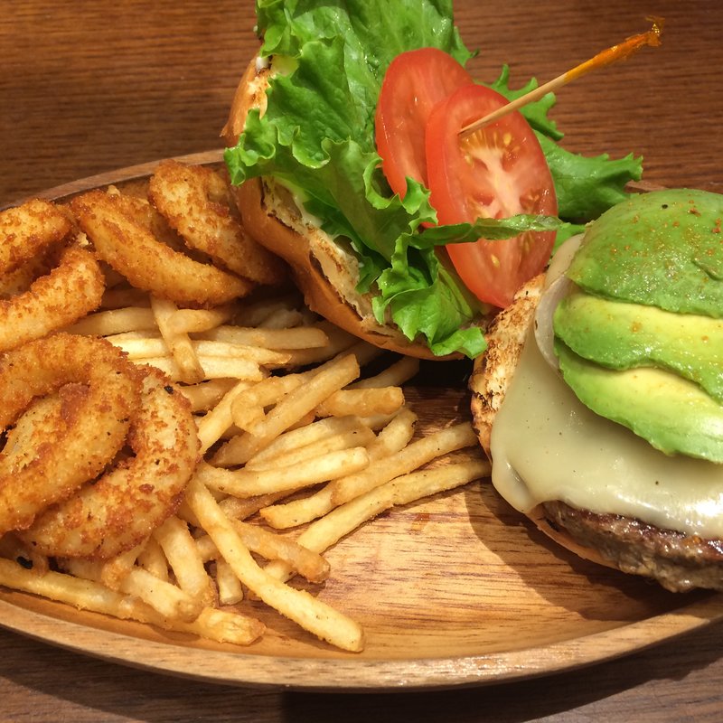 アボカドチーズバーガーセット(KUA`AINA イクスピアリ店)
