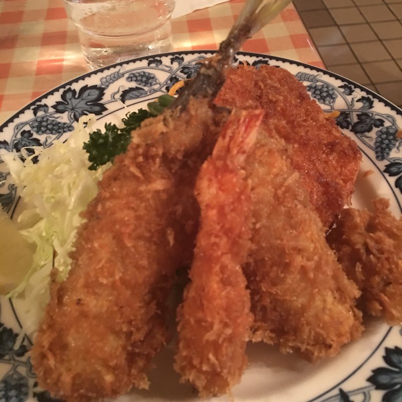 Bランチ（ミックスフライ:エビ、サカナ、貝、肉）(河鹿)