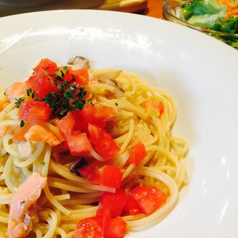 スモークサーモンとトマトのペペロンチーノ(アークヒルズカフェ)