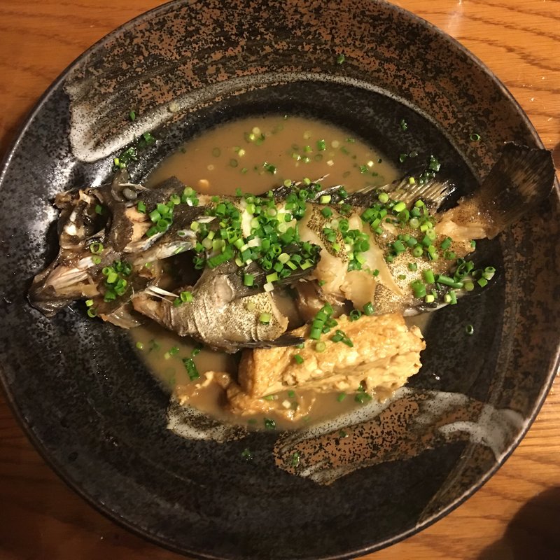 ミーバイの姿煮付け(マグロ専門居酒屋ひとし)