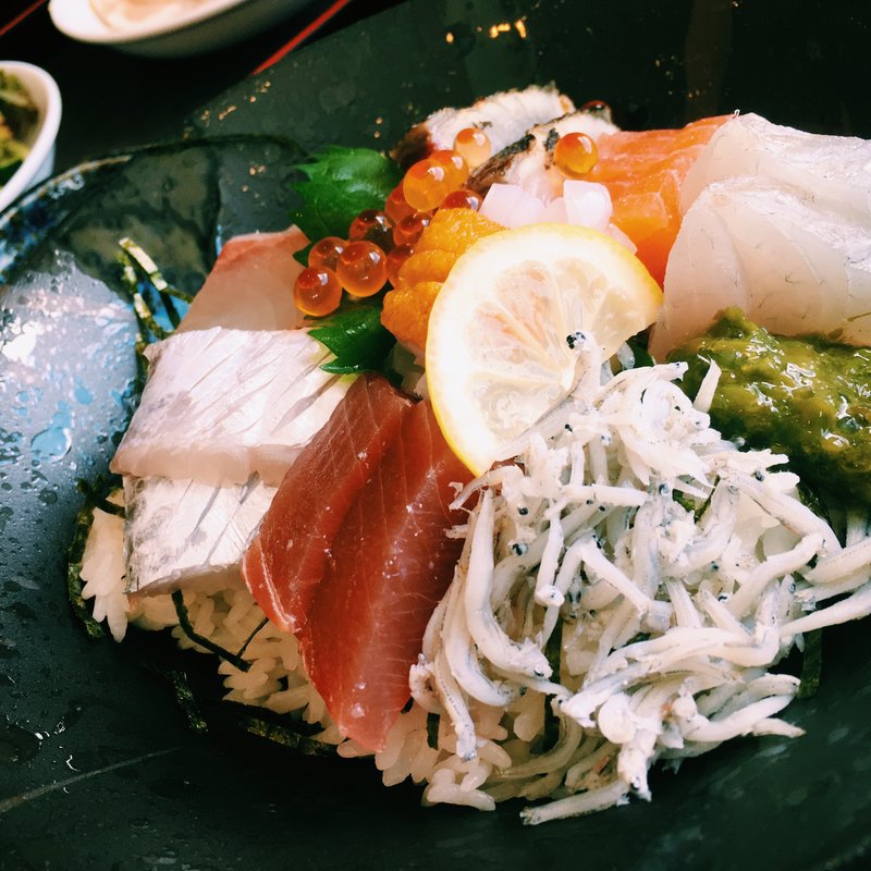 ザ・漁港丼御膳(空と海)