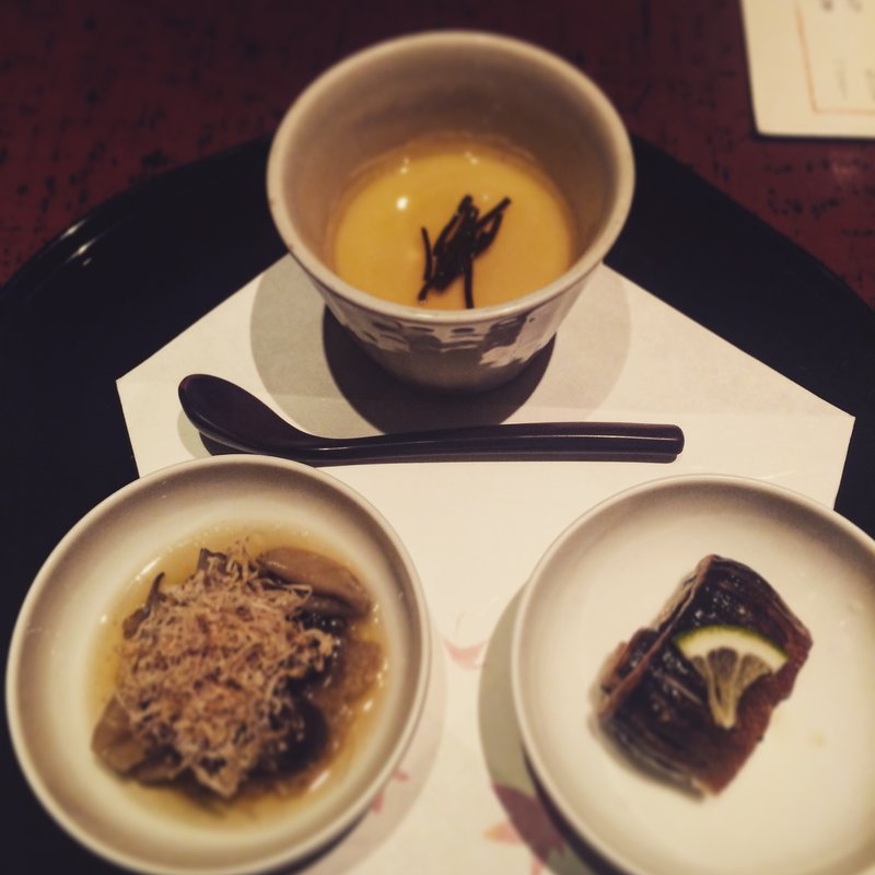 くうてんマンス限定オススメ豆皿(京都ぎをん八咫)