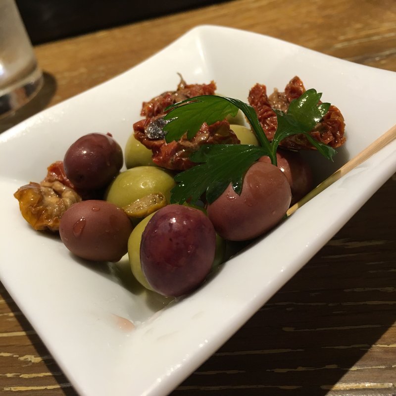 ドライトマトとオリーブ(オオミヤバル )