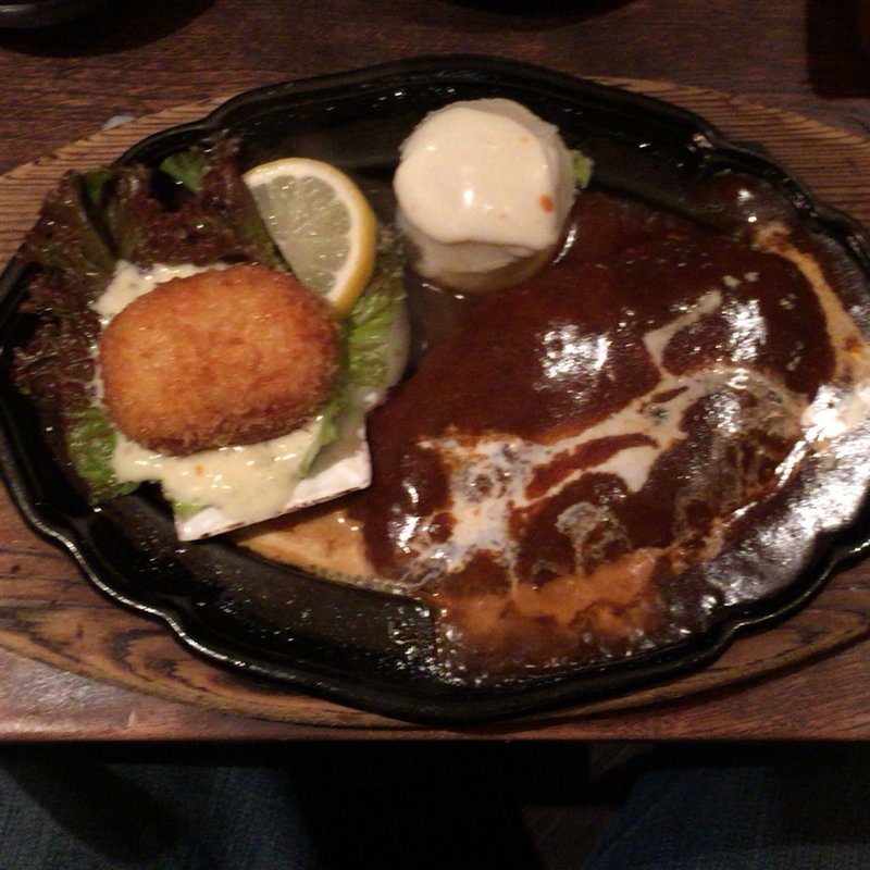 ハンバーグとカニコロッケ(盛よし （モリヨシ）)