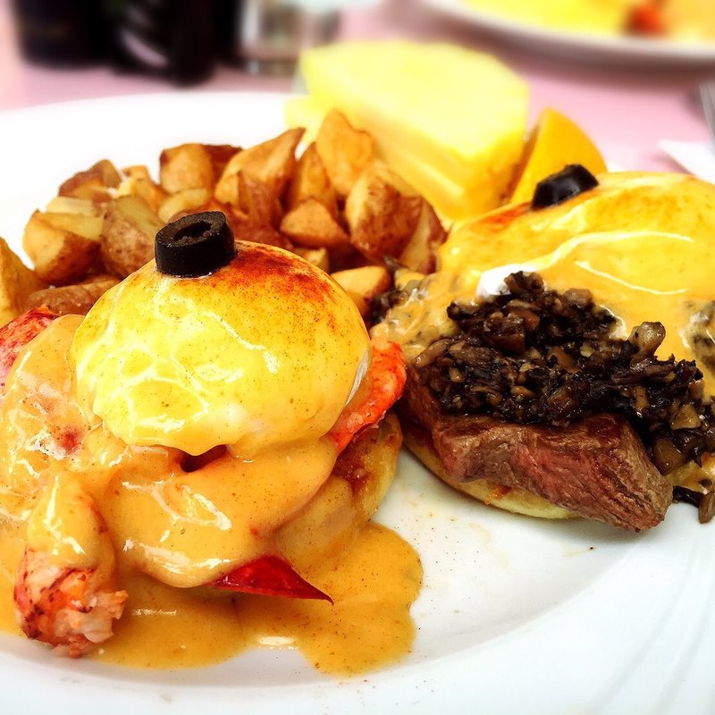 Super Kaimana Benedict(Hau Tree Lanai Restaurant)