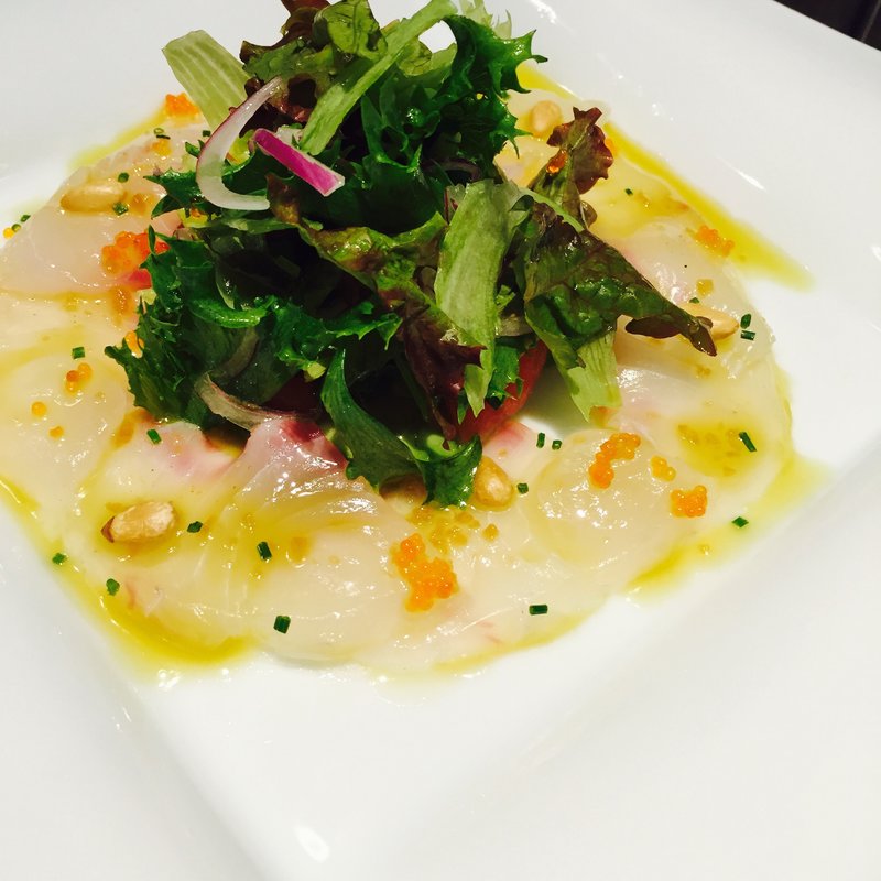 鮮魚のカルパッチョサラダ仕立てガルムのドレッシング(ヴェンティクワットロ （Venti quattro）)