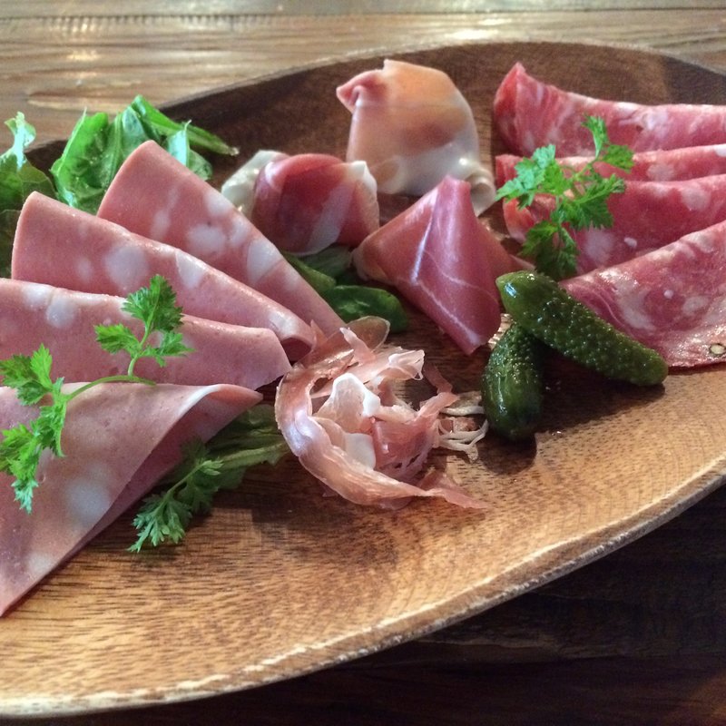 イタリア産ハム&サラミの盛り合わせ(アネアカフェ 参宮橋店 （anea cafe）)