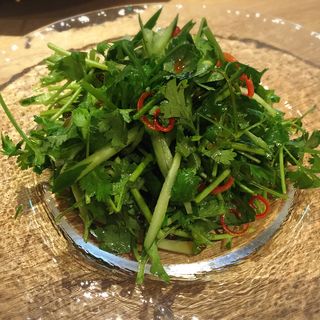 香草・胡瓜・青唐辛子の北京辛味サラダ(凛丹 一碗居)