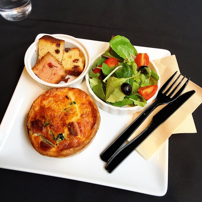 白金ランチ-キッシュプレート(DIXANS × LE COFFRET DE COEUR SHIROKANE)