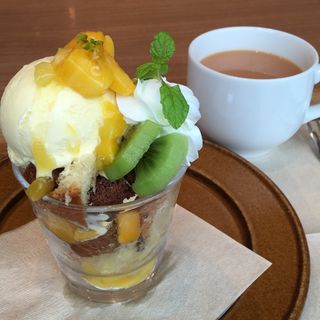 マンゴーパッションパフェ -珈琲or紅茶つき-(ドンク 豊洲ららぽーと店)