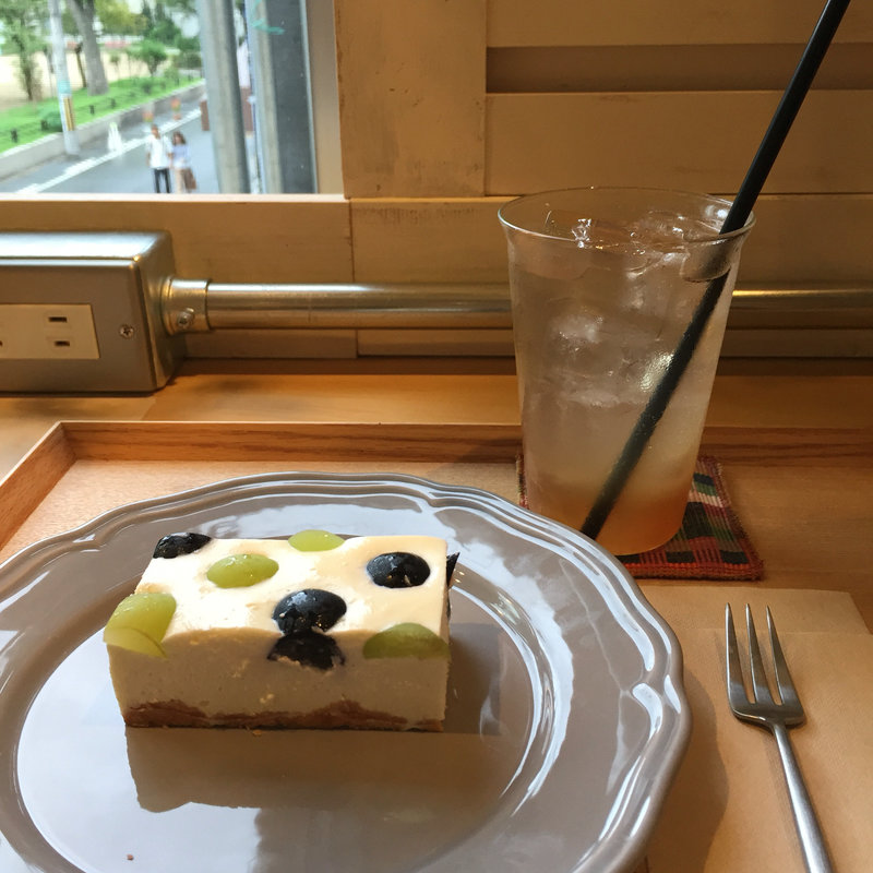 2色のぶどうの水玉レアチーズ(ソビノワ)