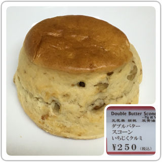 ダブルバタースコーン  -いちじくクルミ-(Demerara Bakery 新宿)