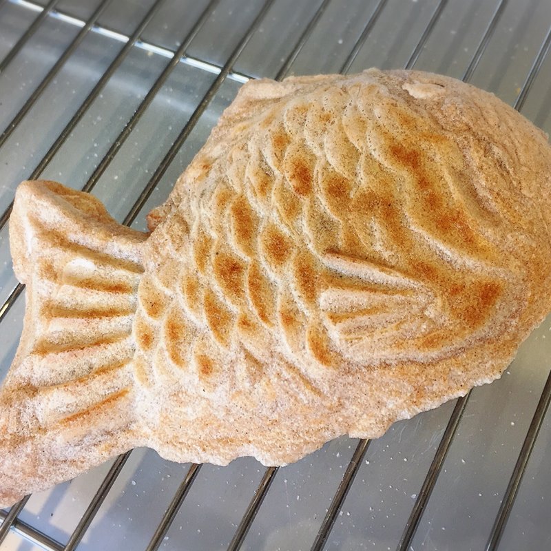 モンたい(シナモン生地のたいもち)(ろっぽんぽん)