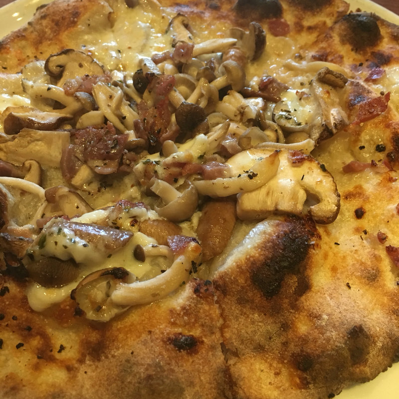 フンギのピザ(ヴィラマーゴ （VILLAMAGO）)