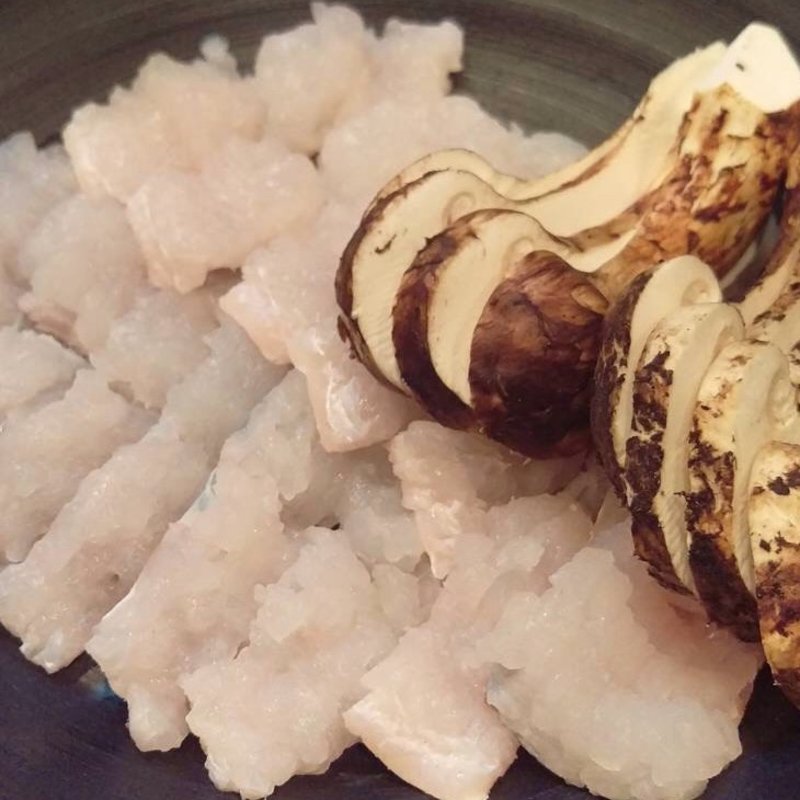 鱧と松茸のしゃぶしゃぶ(素揚げや)