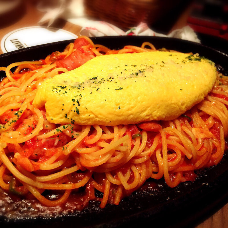 鉄板オムレツ ナポリタン(リビング バー 新宿店 （LIVING：BAR）)