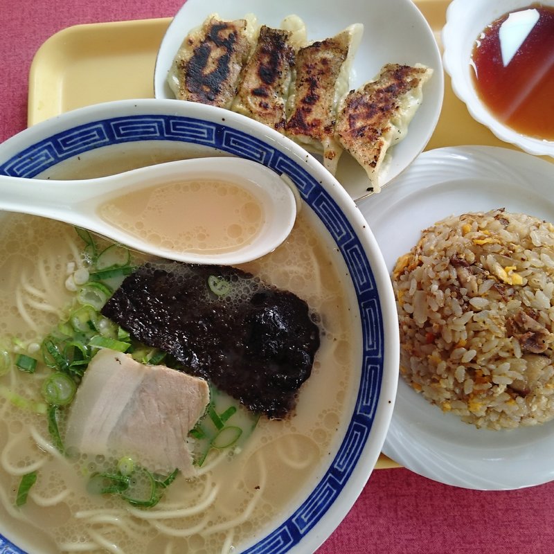 東和スペシャル (並ラーメン・半焼き飯・4個餃子)(東和ラーメン)