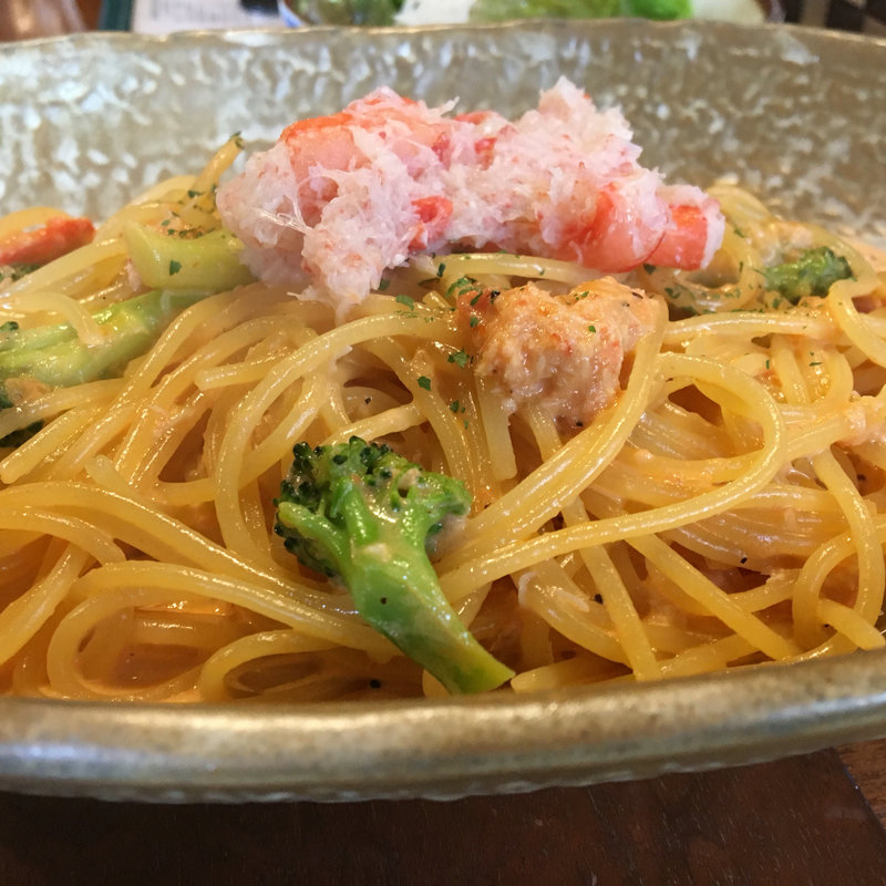 紅ズワイガニとブロッコリーのトマトクリームパスタ(itAPAn)