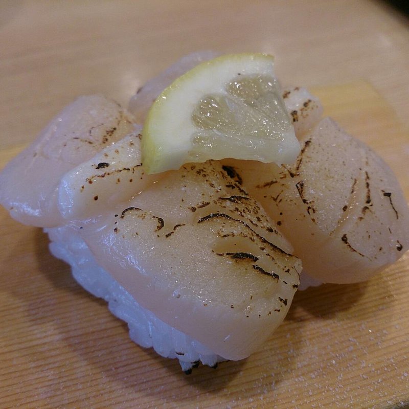 炙りホタテ(魚屋路 町田中央店 （ととやみち）)