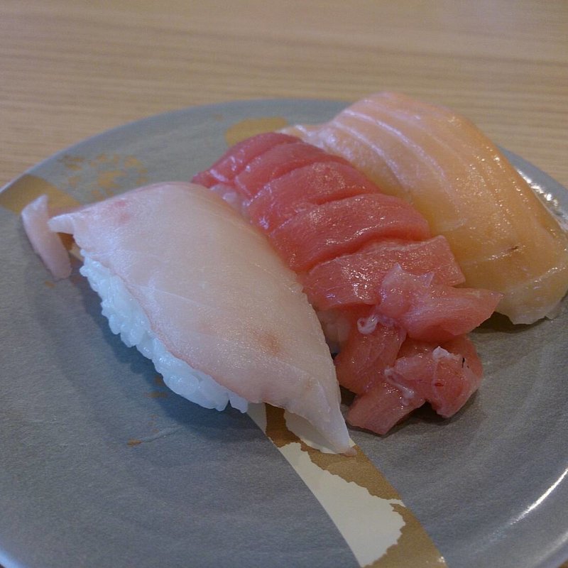 トロ三貫握り(魚屋路 町田中央店 （ととやみち）)