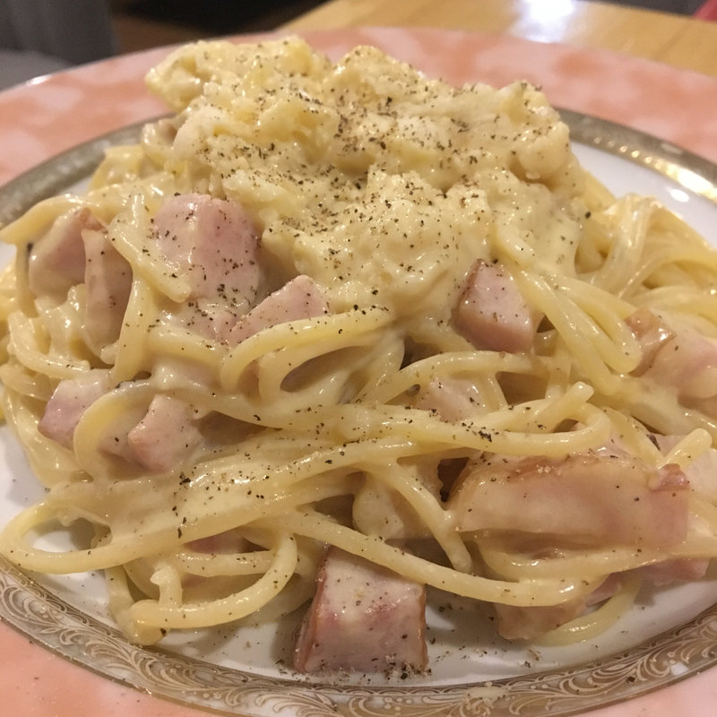 目の前で仕上げるTAK CAFE風カルボナーラ(TAK CAFE)