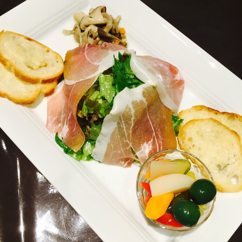 生ハムサラダ(ヴェンティクワットロ （Venti quattro）)