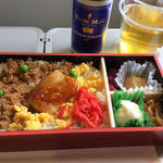 鶏そぼろ二色丼(釜山行き  JAL機内食)