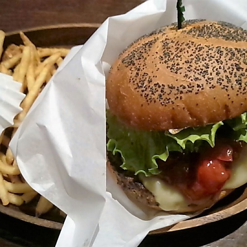 モッツァレラスパイシーバーガー(KUA`AINA)