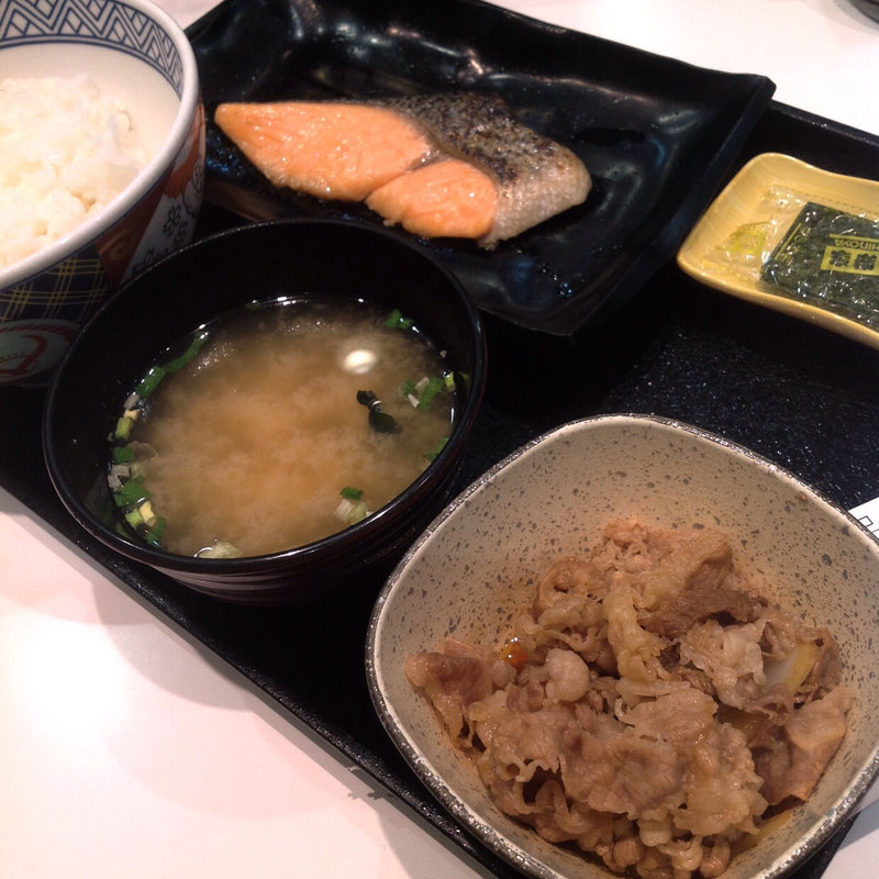 牛鮭朝食(吉野家 名駅太閤通口店)