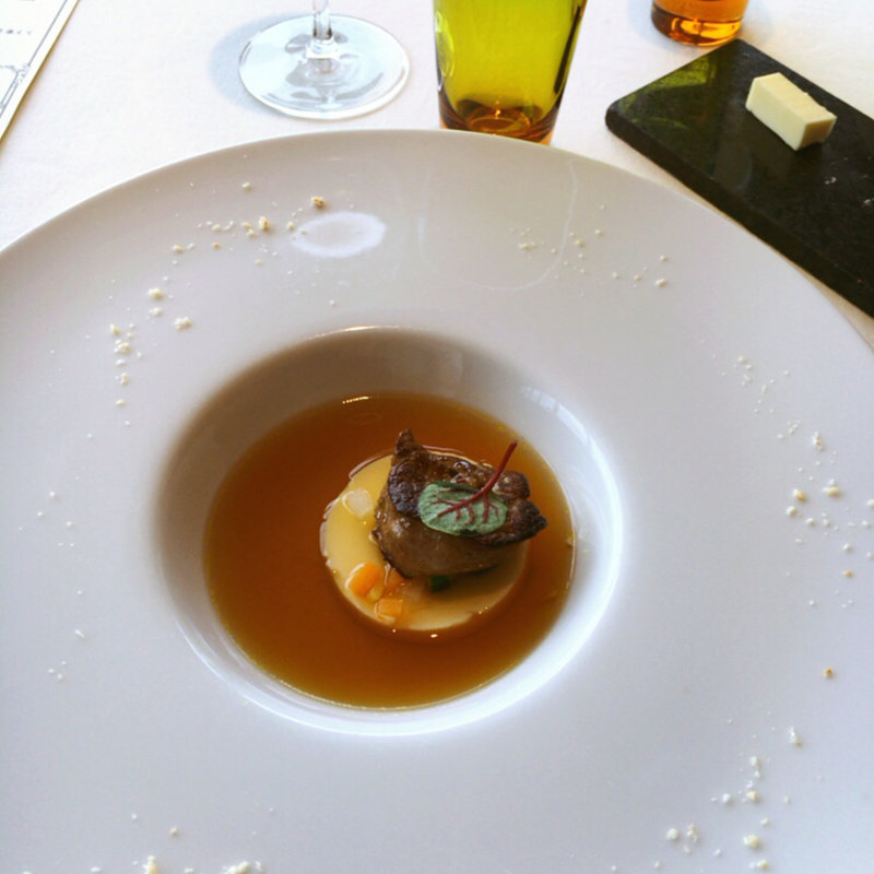 伝統 鶏のダブルコンソメ フォアグラポワレとロワイヤルを添えて(SAKURA)