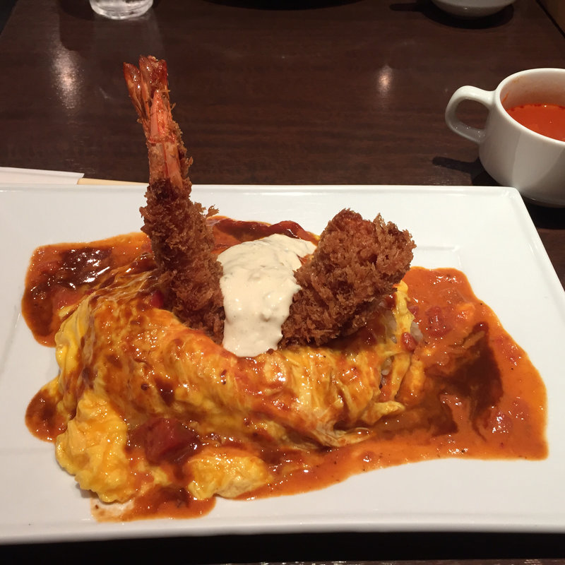 エビフライのせオムライス(パリ21区 （パリニジュウイック）)