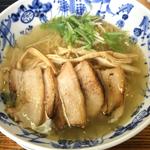 炙りチャーシューのせ麺(塩らーめん あいうえお )