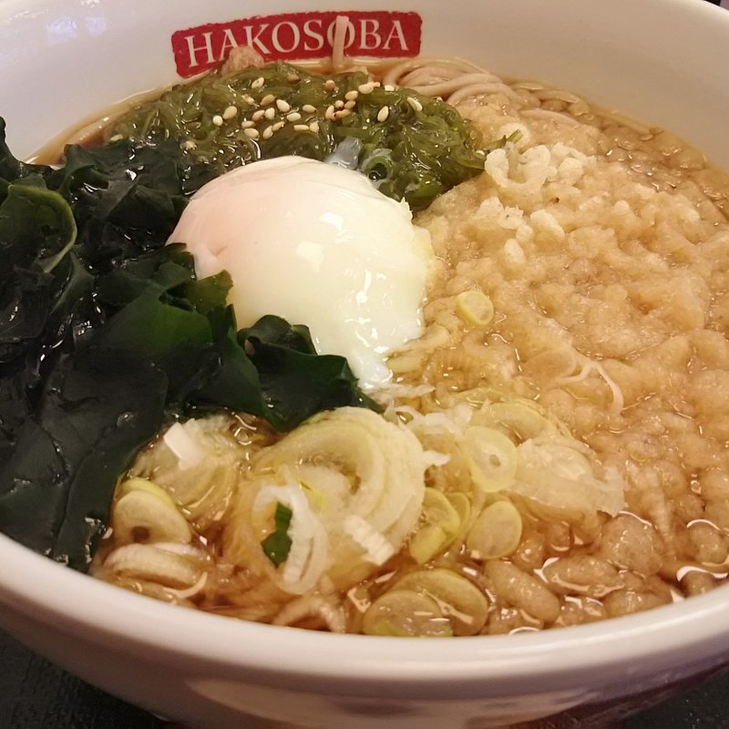 めかぶとワカメの天玉そば(名代 箱根そば 秦野店)