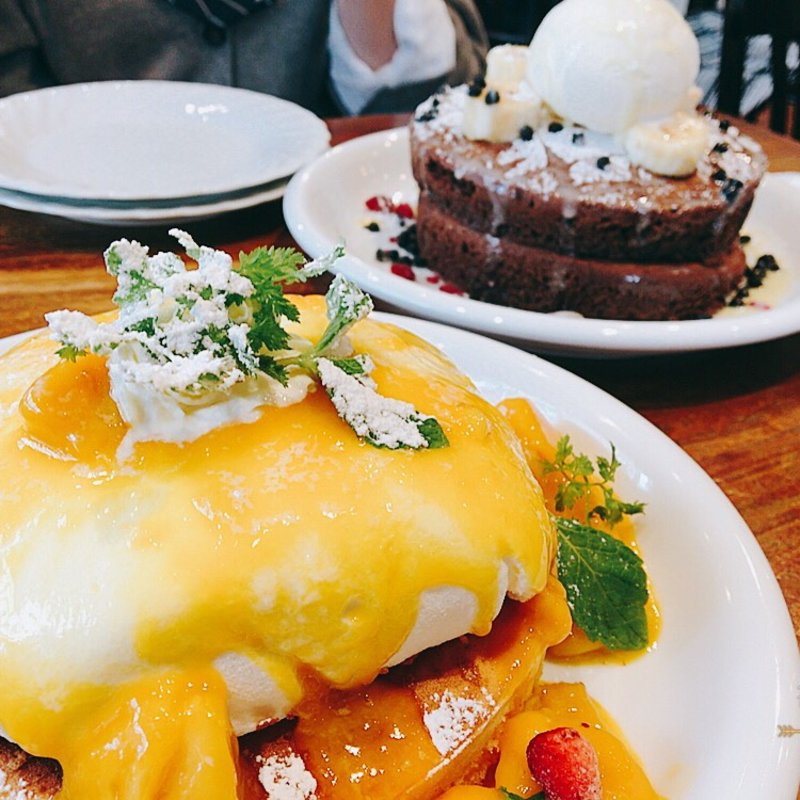 季節のパンケーキ　マンゴー(カフェ アクイーユ 恵比寿)