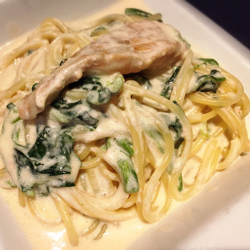 サーモン、ほうれん草の明太子クリーム(フェリーチェバジル BK Cafe)