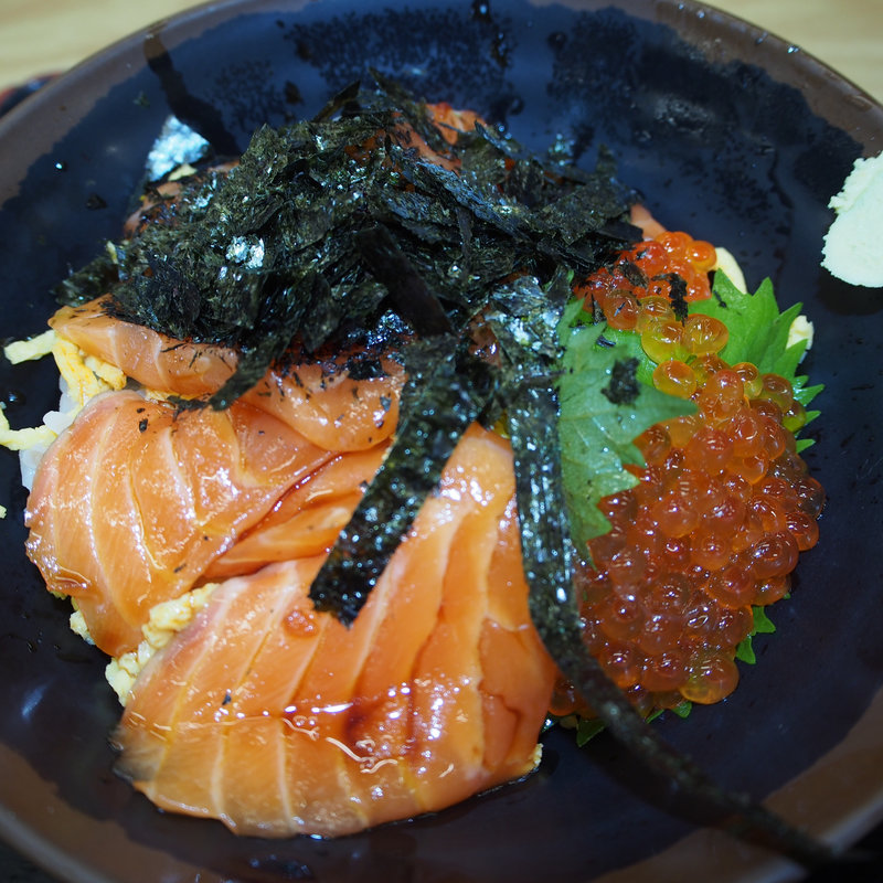 サーモンいくら丼(とれとれ市場)