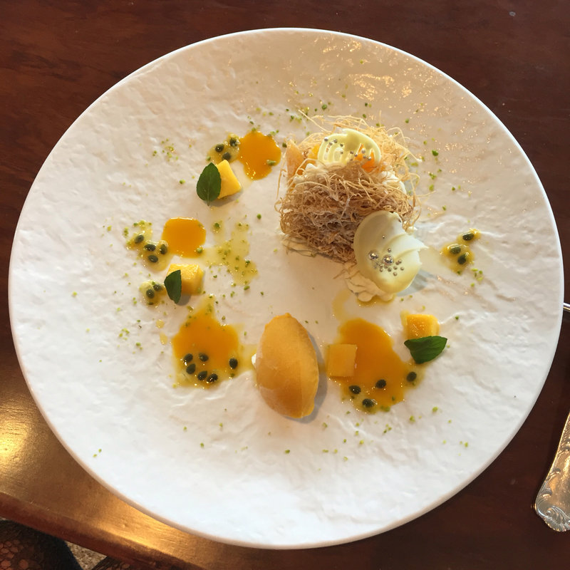 当店のスペシャリテ定番デザートの『天使のミルフィーユ』(ザ レギャン・東京 （THE LEGIAN TOKYO）)