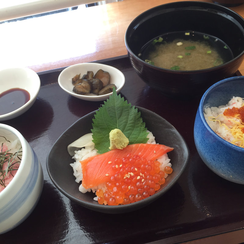 三色ミニ丼セット(札幌銀鱗 （【旧店名】銀鱗水産）)