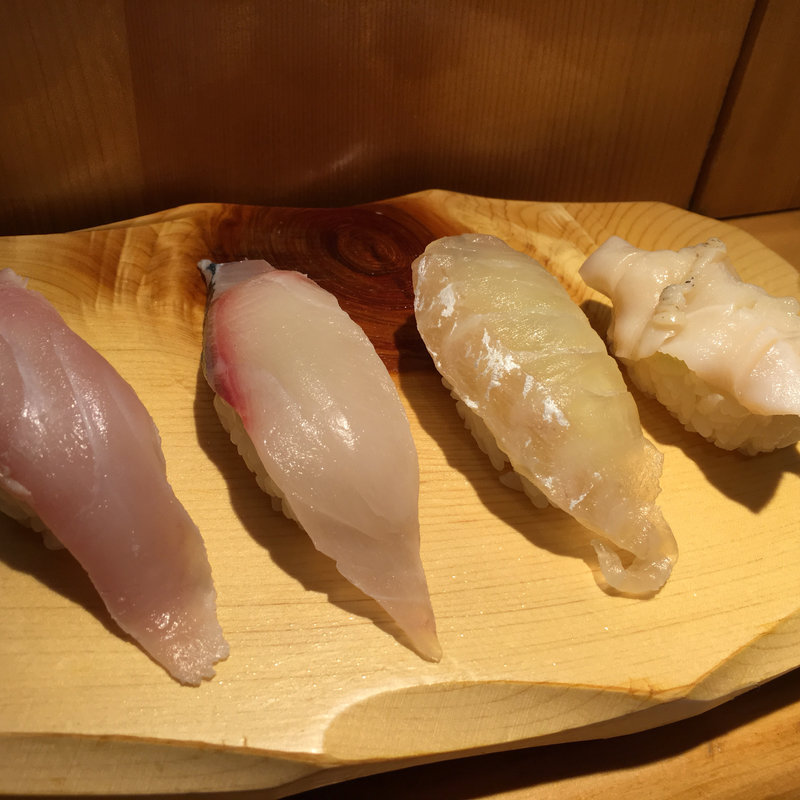 金目鯛 しまあじ こぶ〆白身 活つぶ貝(うまい鮨勘 一番町支店 （うまいすしかん）)