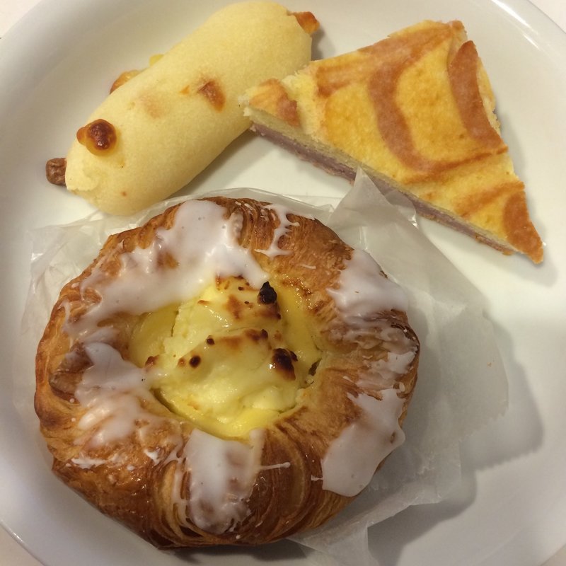 紫芋のしっとり蒸しパン(麻布十番モンタボー 木場店 / カフェベーカリー店)