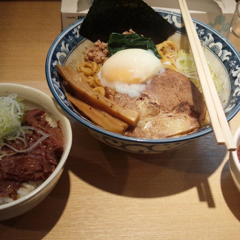 牛すじ丼(ラーメン雷鳥 （サンダーバード）)